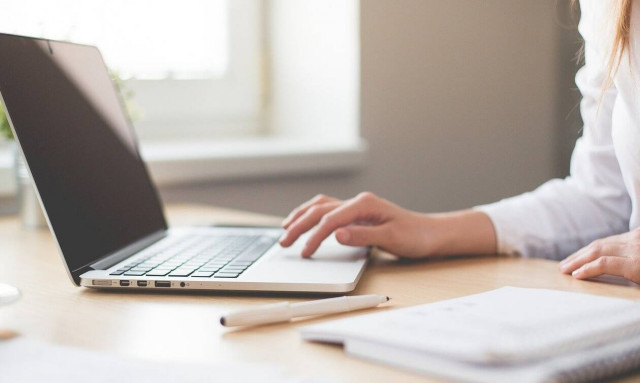 ΟΑΕΔ: Νέο πρόγραμμα νεανικής επιχειρηματικότητας - «Ευνοούμενες» οι γυναίκες 