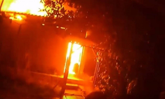 Θεσαλονίκη: Μεγάλη πυρκαγιά σε αποθήκη ξυλείας - Εντυπωσιακό βίντεο από την επιχείρηση κατάσβεσης