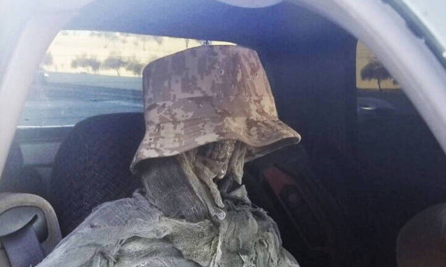 Τι κάνει ένας μεταμφιεσμένος σκελετός σε δρόμο των ΗΠΑ; Το αλλόκοτο κόλπο οδηγού 