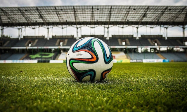 Έκαναν περιγραφή αγώνα… ημίγυμνοι και έγιναν viral – Απίστευτες εικόνες