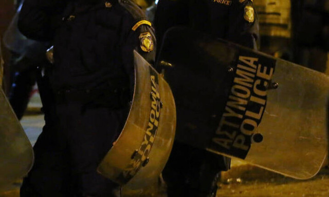 Τρεις αστυνομικές επιχειρήσεις στα Εξάρχεια με δεκάδες προσαγωγές