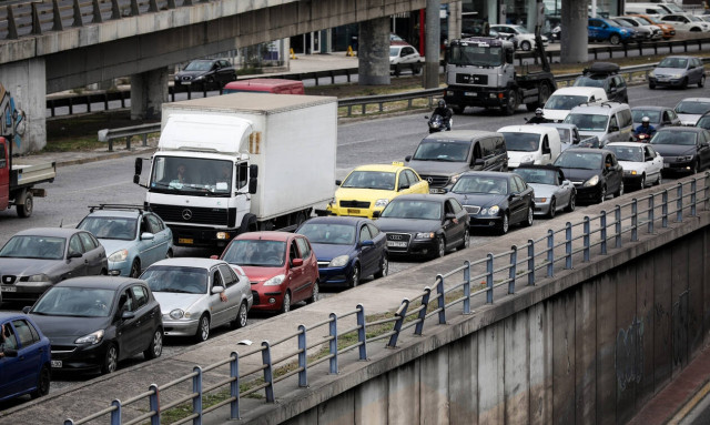 «Κόλαση» η Αθηνών-Λαμίας: Τεράστιο μποτιλιάρισμα και ουρά χιλιομέτρων