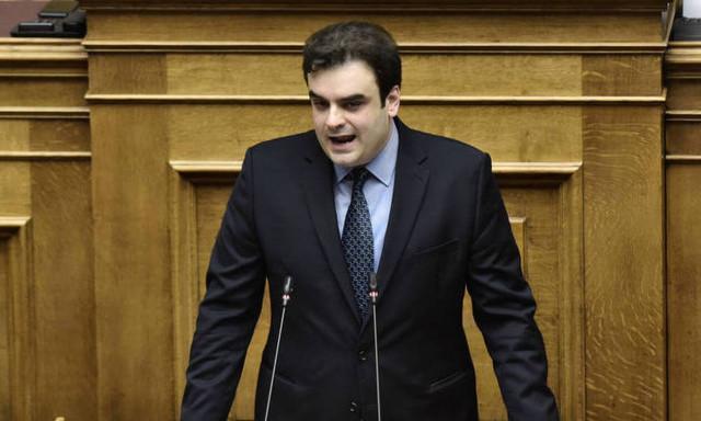 Πιερρακάκης: Στο μαιευτήριο η δήλωση γέννησης με ταυτότητα γονέων 