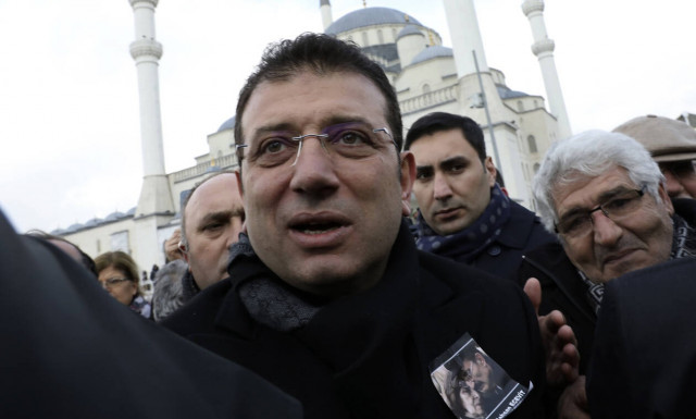 Σάλος στην Τουρκία με τον Ιμάμογλου: Πήγε για σκι δίπλα στις σεισμόπληκτες περιοχές