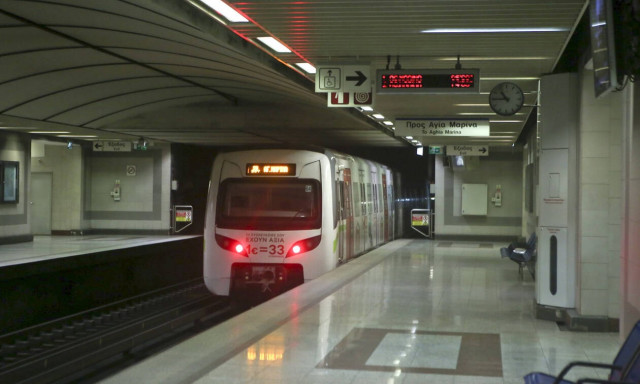 Μετρό της Αθήνας: Ένα εκατομμύριο επιβάτες την πρώτη ημέρα λειτουργίας του!
