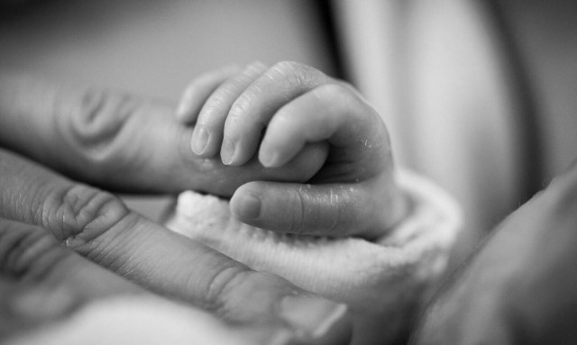 Επίδομα Γέννας: Πώς θα κάνετε την αίτηση για τα 2.000 ευρώ - Πότε θα πληρωθεί η πρώτη δόση 