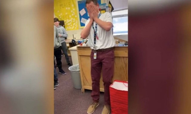 Μαθητές έκαναν δώρο στο δάσκαλό τους - Όταν είδε τι ήταν έκλαιγε με λυγμούς