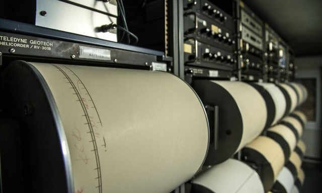 Moderate quake near Karpathos