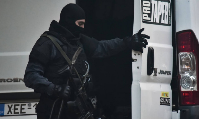 Αυτά είναι τα όπλα που είχε ο «τοξοβόλος του Συντάγματος» (pics)