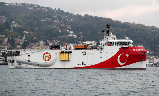 Τι συνέβη με το Οruc Reis:Πώς και γιατί το τουρκικό ερευνητικό έμεινε 10 ώρες στην υφαλοκρηπίδα μας 