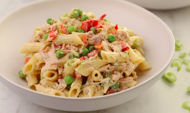 Σαλάτα με πένες και τόνο