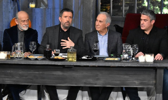 «Στην υγειά μας ρε παιδιά»: Τραγουδούν για τη Βίκυ Μοσχολιού