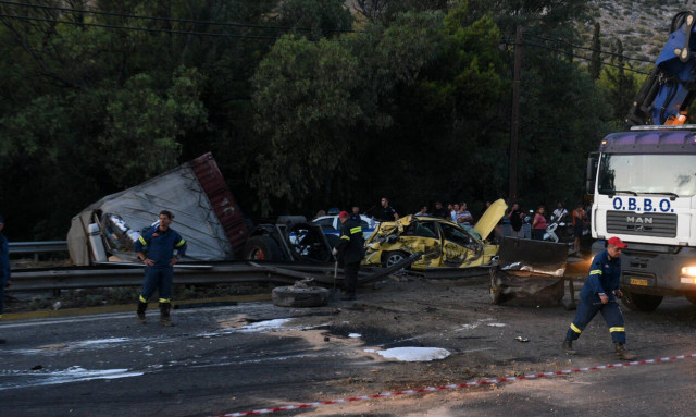 Ούτε πόλεμο να είχαμε: 9 νεκροί και 500 τραυματίες σε τροχαία τον Ιανουάριο στην Αττική