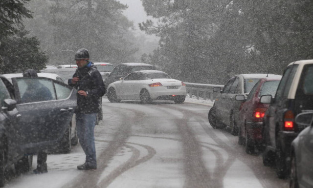 Κακοκαιρία: Ποιοι δρόμοι είναι κλειστοί - Πού χρειάζονται αντιολισθητικές αλυσίδες