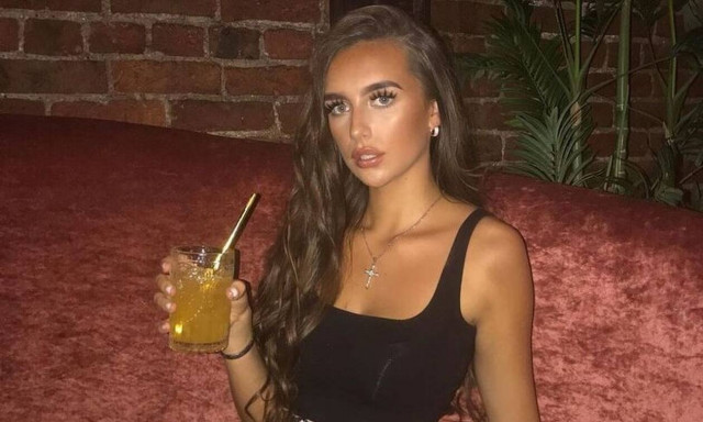 'Εστειλε selfie στους φίλους της - «Πάγωσαν» με αυτό που είδαν