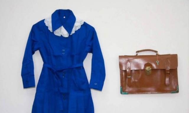 Η σχολική ποδιά και η ιστορία της μέσα στο χρόνο