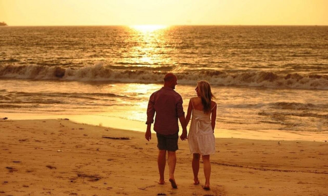 Αδιανόητο: Ζευγάρι έβαλε σε λάκκο τη 2χρονη κόρη του και τη σκέπασε με άμμο - Σοκάρει ο λόγος (pics)