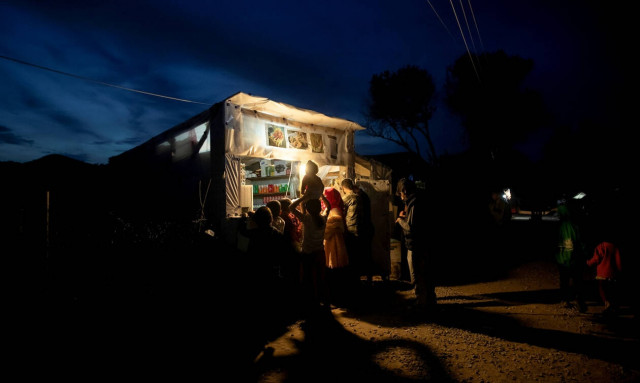 Συλλήψεις επτά ατόμων για τα «τάγματα εφόδου» στη Μόρια