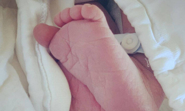 Μόλις γέννησε! Η πρώτη φωτογραφία από το μαιευτήριο