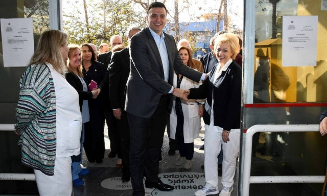 «Τροχονόμος» ο υπουργός Υγείας για ασθενοφόρο του ΕΚΑΒ 