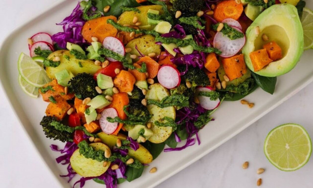 Η σαλάτα της ημέρας: Με ψητά λαχανικά και τσιμιτσούρι