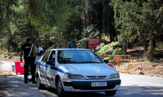 Ακροκόρινθος: Ανταλλαγή πυροβολισμών μεταξύ αστυνομικών και κακοποιών – Δύο τραυματίες