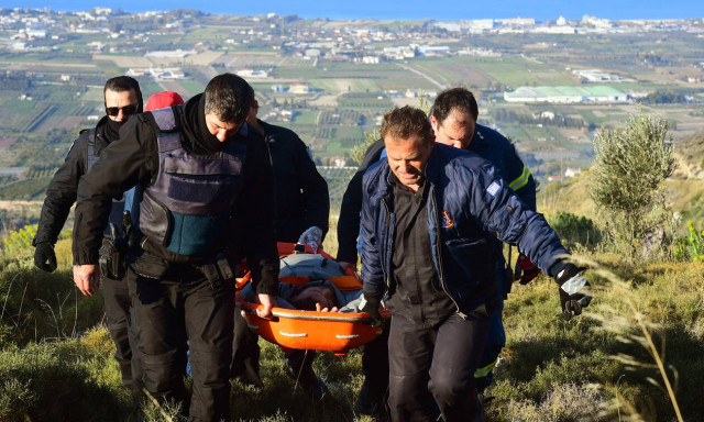 Εντυπωσιακές εικόνες από τη σύλληψη των ληστών στην Κόρινθο μετά τους πυροβολισμούς