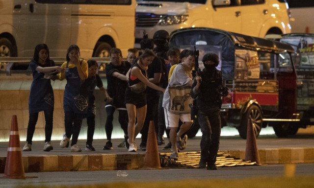 Ταϊλάνδη: Νεκρός ο μακελάρης στρατιώτης από πυρά της αστυνομίας - Στους 27 οι νεκροί