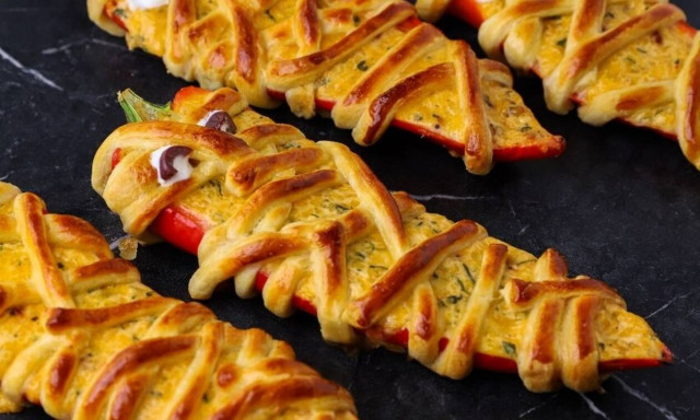 Συνταγή της ημέρας: Πιπεριές τυλιγμένες με ζύμη σφολιάτας