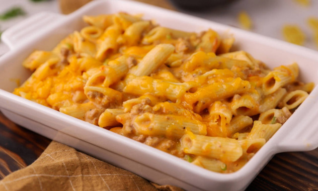 Η συνταγή της ημέρας: Πένες με γεύση cheeseburger