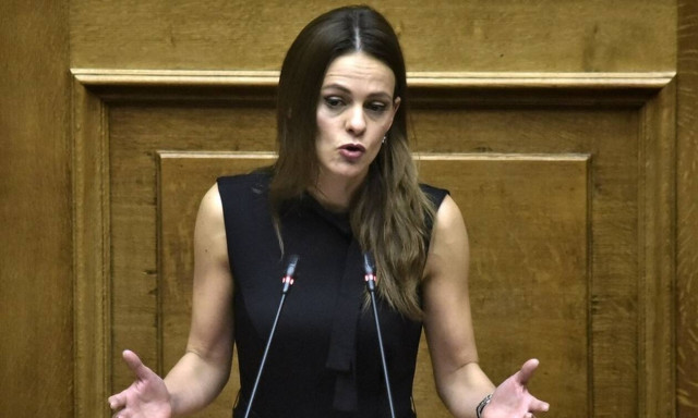 Αχτσιόγλου: Εννέα στους δέκα συνταξιούχους θα δουν μείωση του εισοδήματός τους το 2020