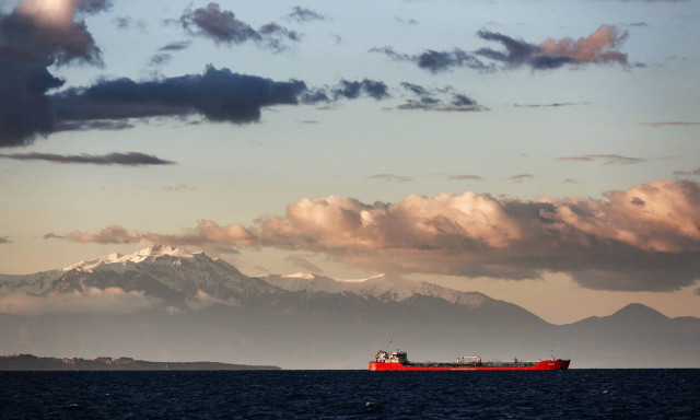Ένας επιβλητικός περίπατος στην παραλία της Θεσσαλονίκης - Μοναδικές εικόνες