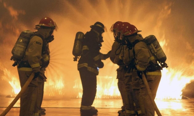 Έπιασε φωτιά στο διαμέρισμά της ενώ κοιμόταν – Την έσωσε ο γάτος της