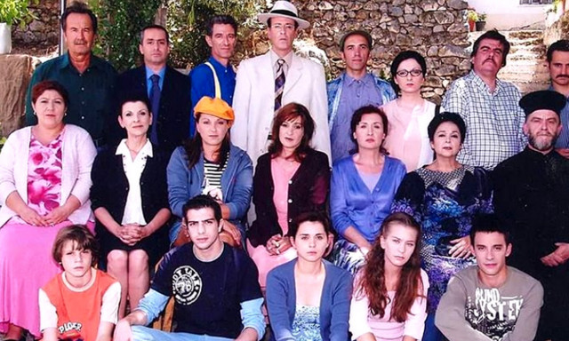  Ανατροπή στο «Καφέ της Χαράς»: Δείτε ποιος χαρακτήρας επιστρέφει! (photos)