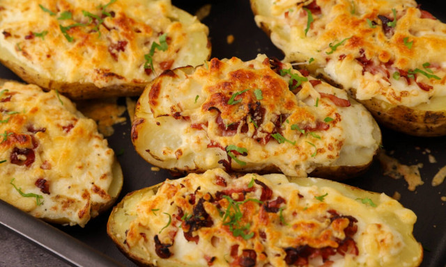 Λαχταριστή συνταγή: Γεμιστές πατάτες φούρνου