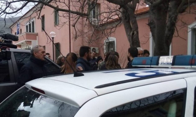 Κρήτη: Τη Δευτέρα η απολογία του 43χρονου για το φονικό - Τεταμένο το κλίμα έξω από τα δικαστήρια