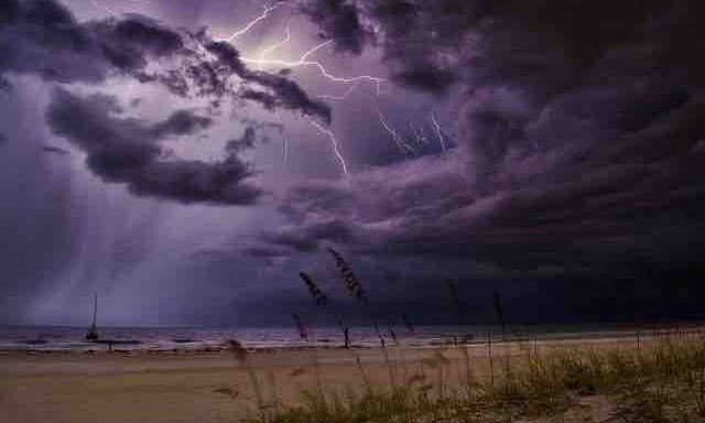 Δες τι απίστευτο έκανε ένας κεραυνός σε χωριό της Εύβοιας