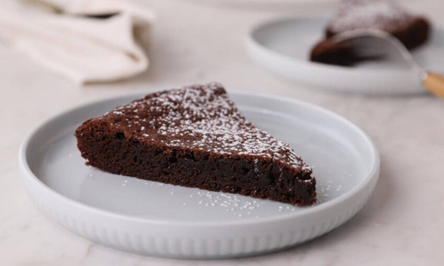 Η γλυκιά συνταγή της ημέρας: Σουηδική σοκολατόπιτα (Kladdkaka)