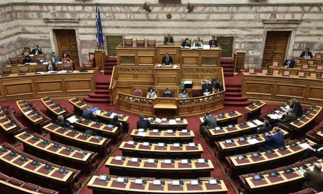 Σύγκρουση πολιτικών αρχηγών στη Βουλή για τα εργασιακά