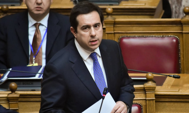 Ηχηρό μήνυμα Μηταράκη: Δεν δεχόμαστε μόνιμη παραμονή μεταναστών στα νησιά 