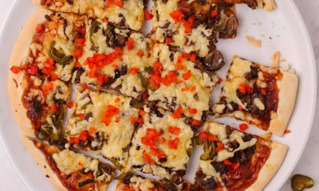 Η συνταγή της ημέρας: Σπιτική πίτσα με μοσχάρι και BBQ sauce