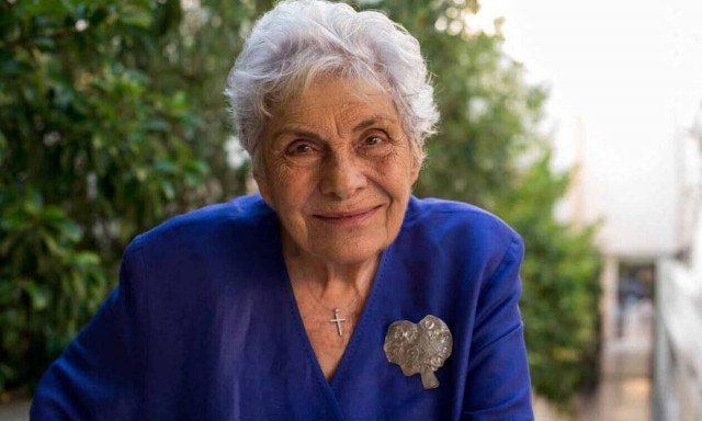 Κική Δημουλά:  Κρίσιμες οι επόμενες ώρες - Τα νεότερα για την υγεία της σπουδαίας ποιήτριας