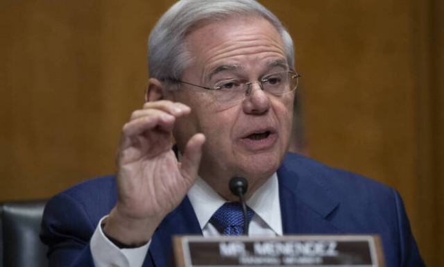 Αυτός είναι ο ατρόμητος γερουσιαστής που σώζει Ελλάδα και Κύπρο