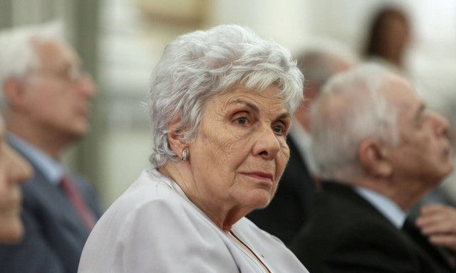 Κική Δημουλά: Κρίσιμες οι επόμενες ώρες για την σπουδαία λογοτέχνη - Η δύσκολη μάχη στην ΜΕΘ