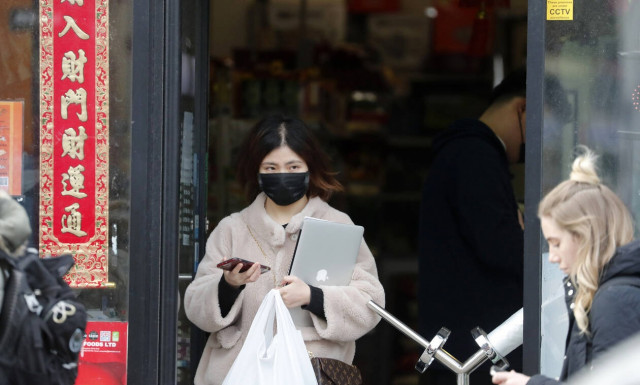 Κοροναϊός: Τράβηξαν μαχαίρι για να κλέψουν 600 χαρτιά τουαλέτας