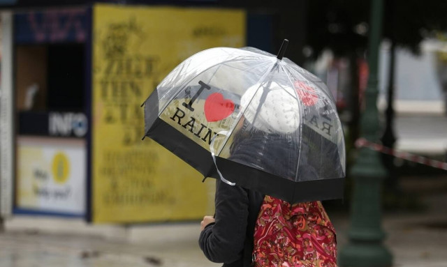 Καιρός Τσικνοπέμπτη: Κακοκαιρία εξπρές με βροχές και καταιγίδες (ΧΑΡΤΕΣ)