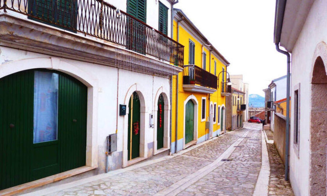 Απίστευτο και όμως αληθινό: Σε αυτή την πόλη σου πληρώνουν το ενοίκιο 