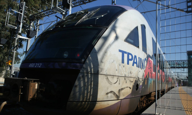 OSE workers block trains at Renti central station