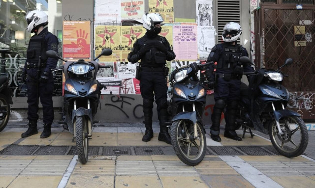 «Χειροπέδες» στη χειρότερη συμμορία των Εξαρχείων