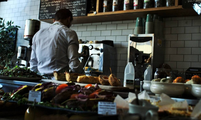 Καθαρά Δευτέρα: Πότε «πέφτει» - Πώς θα αμειφθούν όσοι εργαστούν